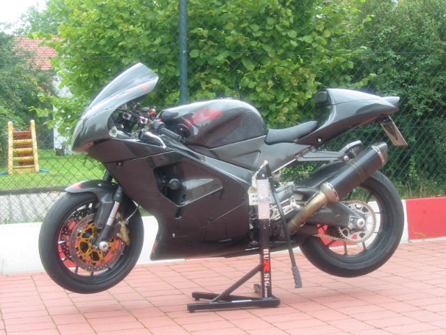 aprilia-rsv-mille-97-03-tuono-03-05-001.jpg