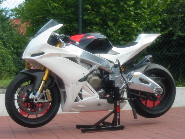 aprilia-rsv4-09-002.jpg