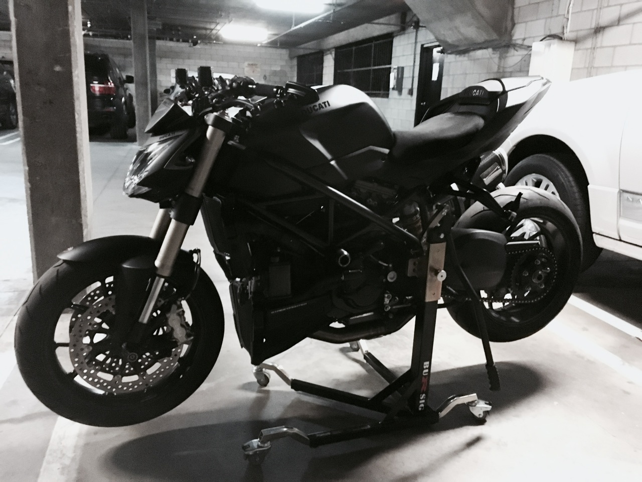 bursig-ducati-streetfighter-4.jpeg